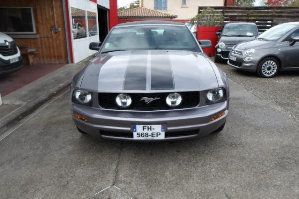FORD MUSTANG CONVERTIBLE GRIS CLAIRE